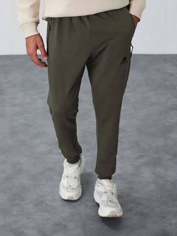 Regular Pantalon de sport Tommy Life en vert : devant