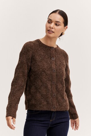 b.young Gebreid vest in Bruin: voorkant