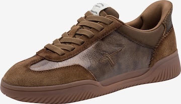 Baskets basses Tamaris en marron : devant