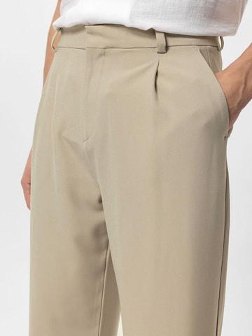Regular Pantalon à plis 'Doha' Antioch en beige