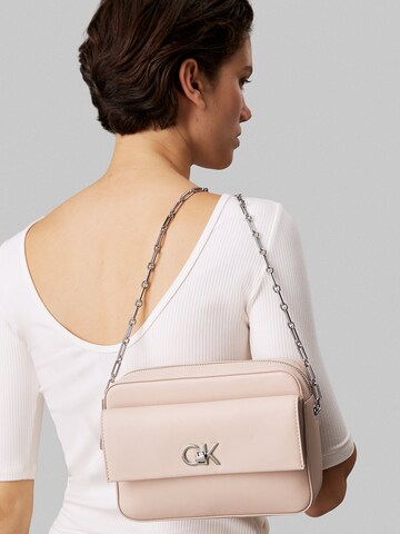 Calvin Klein Umhängetasche in Pink