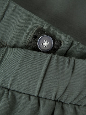 NAME IT Zúžený strih Nohavice 'NBMTHOMAS' - Sivá