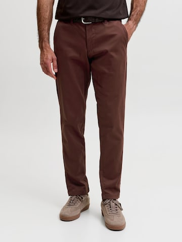 Coupe slim Pantalon chino 'JJIMarco JJBowie' JACK & JONES en marron : devant