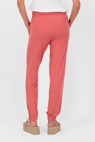 Tapered Pantaloni 'AliceAK A' di alife & kickin in rosa