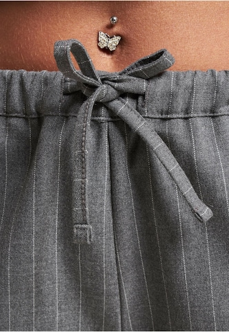 regular Pantaloni di DEF in grigio