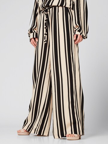 Wide leg Pantaloni 'Hellen' di Guido Maria Kretschmer Curvy in nero: frontale