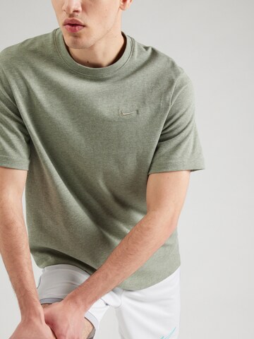 T-Shirt fonctionnel 'PRIMARY' NIKE en vert