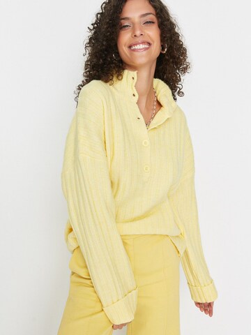 Pullover di Trendyol in giallo: frontale