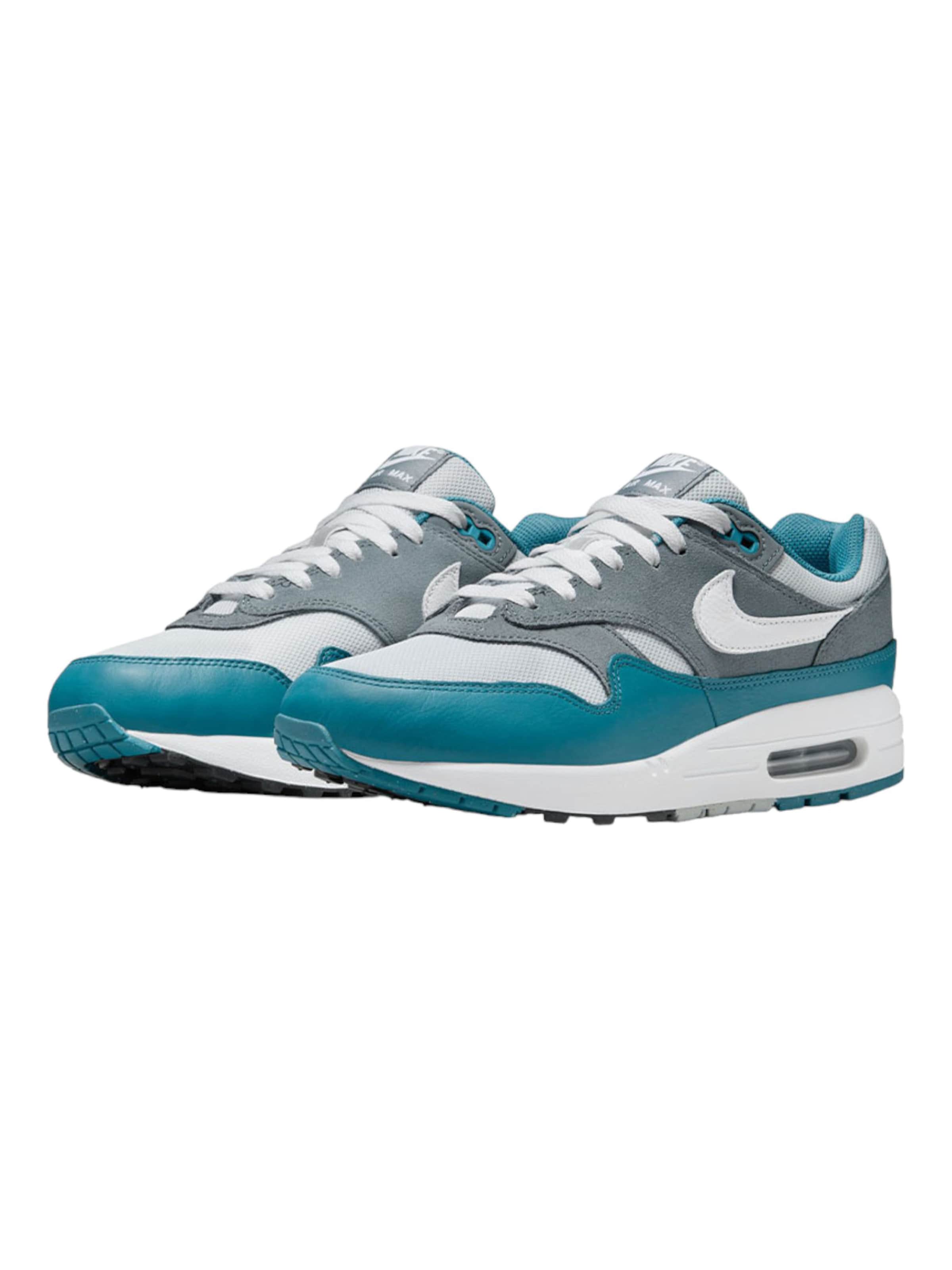 Nike Sportswear Sneakers in Mixed colors