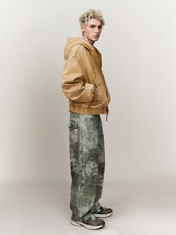 BershkaPrijelazna jakna - smeđa boja