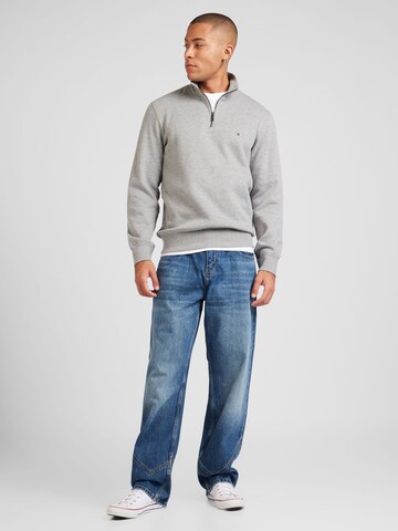 TOMMY HILFIGER Sweatshirt 'Essential' in Grey