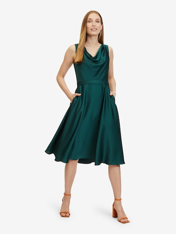 Robe de cocktail Vera Mont en vert