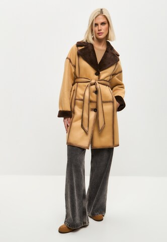 CESARE GASPARI Tussenmantel in Beige: voorkant
