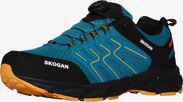Scarpa bassa di SKOGAN in blu: frontale