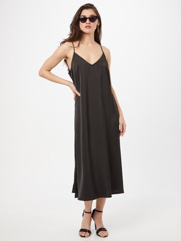 JUST FEMALE - Vestido en negro