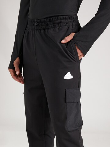 ADIDAS SPORTSWEAR Normalny krój Spodnie sportowe 'City Escape' w kolorze czarny