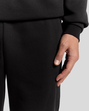 Regular Pantalon Lyle & Scott en noir