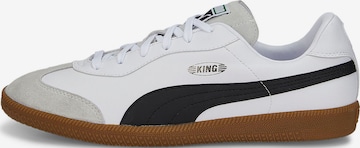 PUMA - Zapatillas de fútbol 'KING 21' en blanco: frente