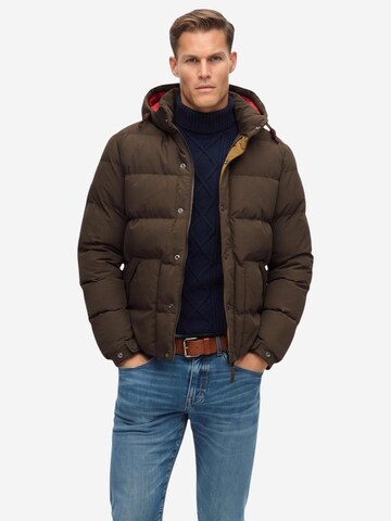 Superdry Winterjas 'Outdoor Everest Puffer Jkt SDM5012423A' in Bruin: voorkant