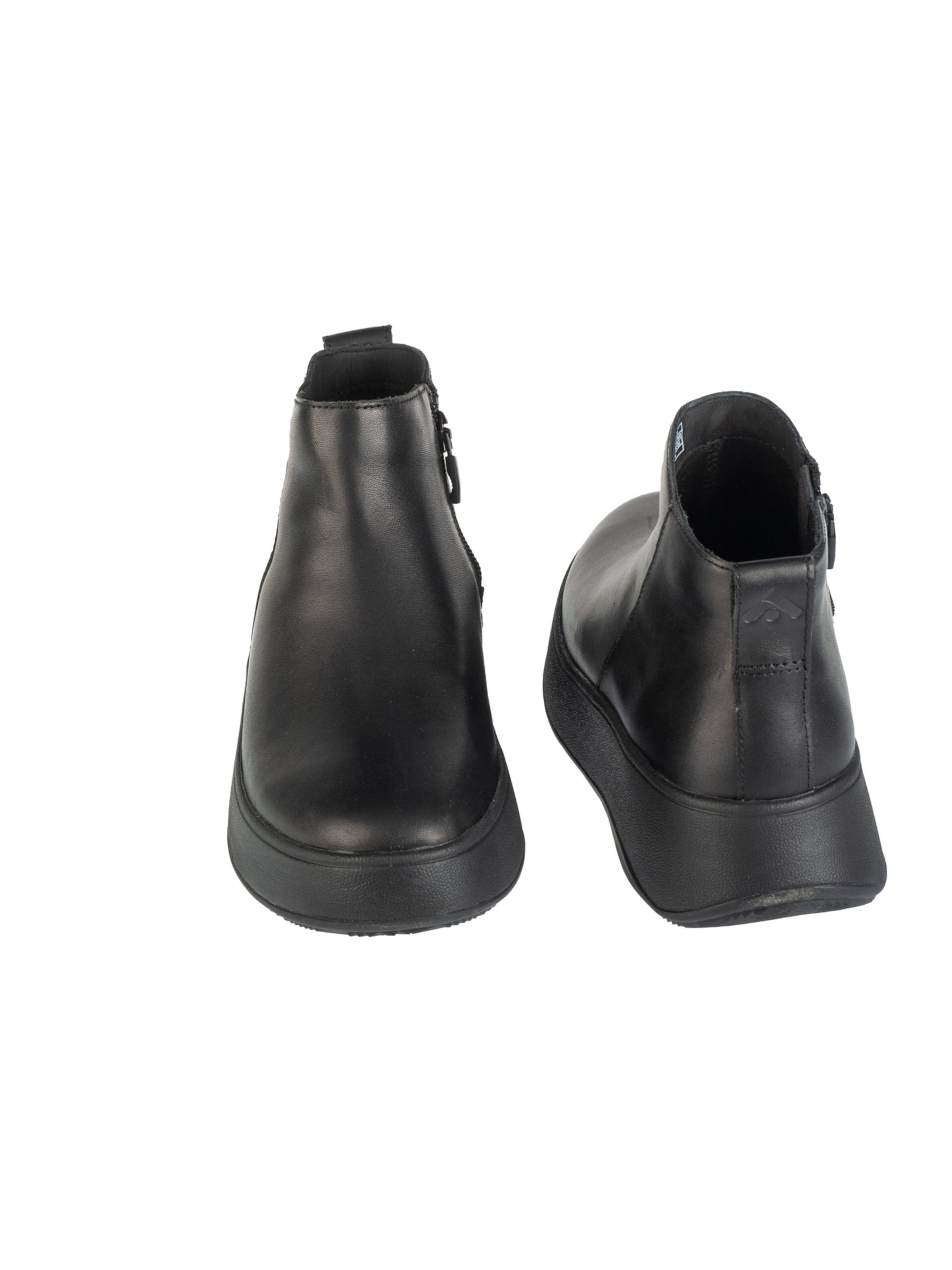 FitFlop Bootie in Black