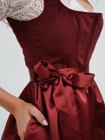 Hofglanz Dirndl in Red