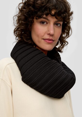 s.Oliver Scarf in Black: front