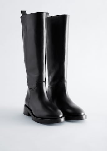 Bottes & Other Stories en noir
