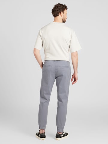 Tapered Pantaloni de la JOHN DEVIN pe albastru