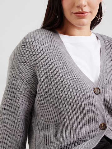 Vero Moda Curve Strickjacke in Grau