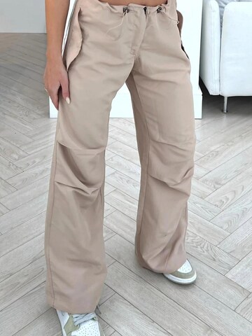 Worldclassca Regular Cargo Pants 'Damen Cargo Hose Parachut' in Beige