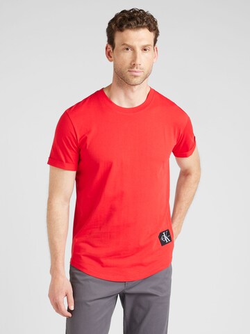 T-Shirt Calvin Klein Jeans en rouge : devant
