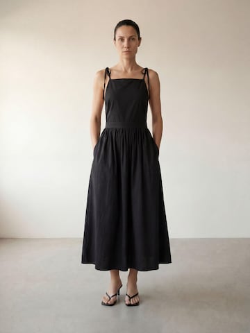 ARMIE Dress 'The Heidi' in Black: front