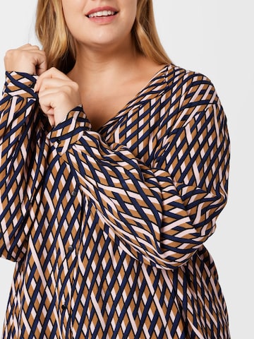 Camicia da donna 'XMASCU' di Zizzi in colori misti