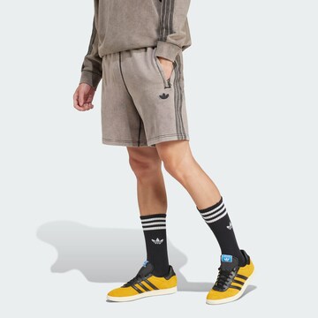 ADIDAS ORIGINALS tavaline Püksid 'Premium Essentials', värv hall: eest vaates
