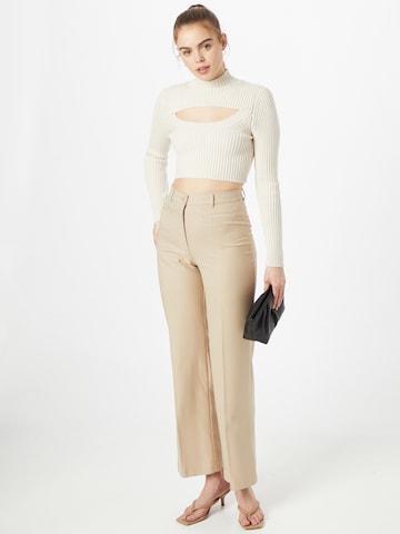 Wide leg Pantaloni cu dungă de la Monki pe bej