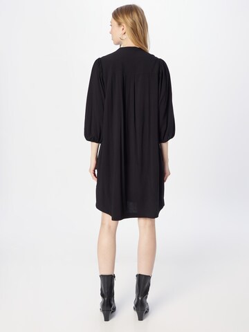 Soft Rebels - Vestido camisero 'Ellie' en negro