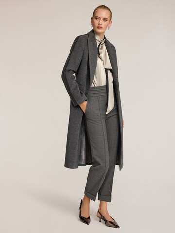 Regular Pantalon MOTIVI en gris