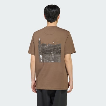 ADIDAS ORIGINALS - Camiseta 'Paris BG' en marrón