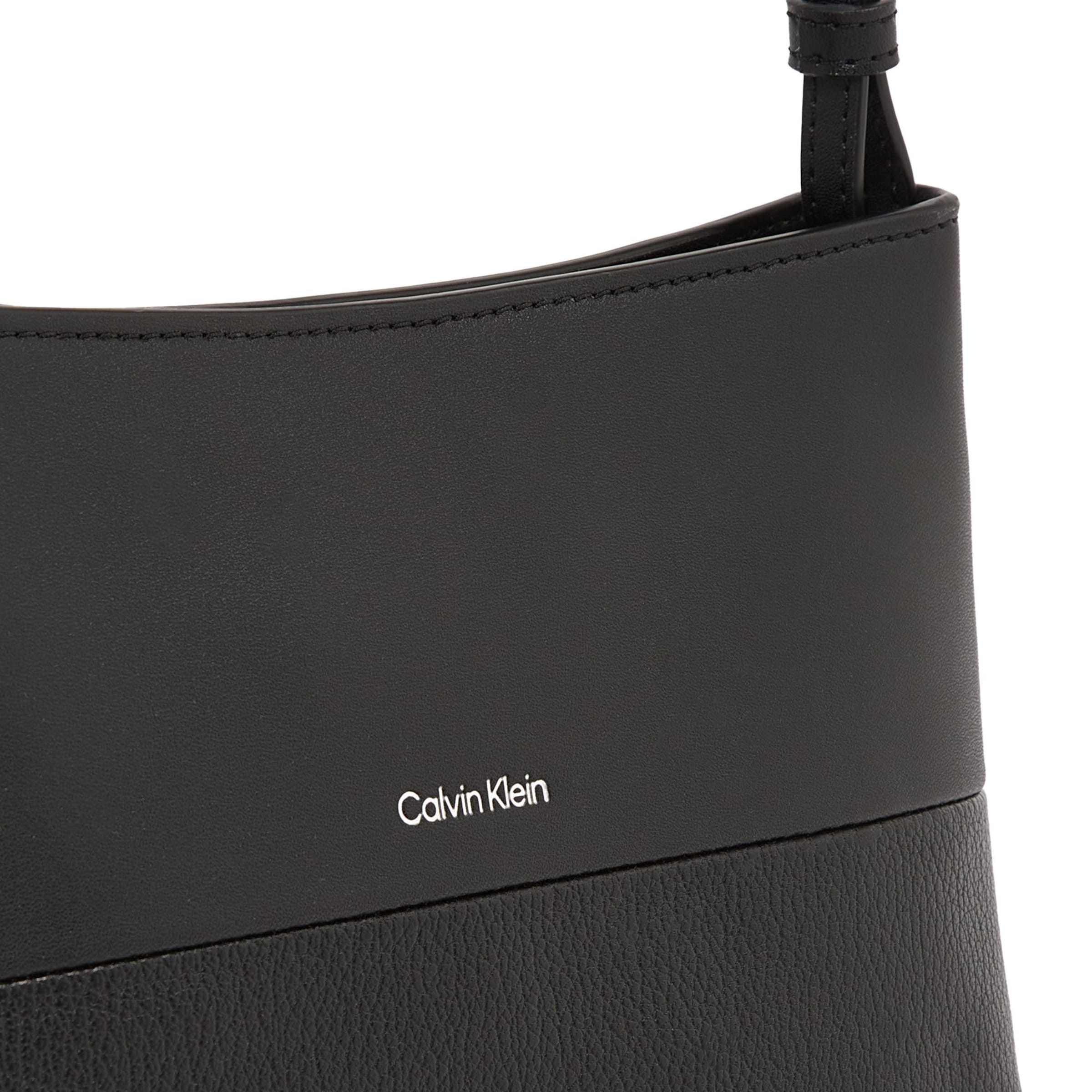 Calvin Klein Shoulder Bag in Black