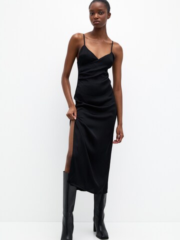 Pull&Bear Kleid in Schwarz: Vorderseite