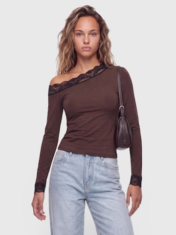 T-shirt 'Kirsten' studioselect en marron : devant