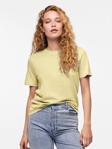 PIECES - Camiseta 'RIA' en amarillo: frente