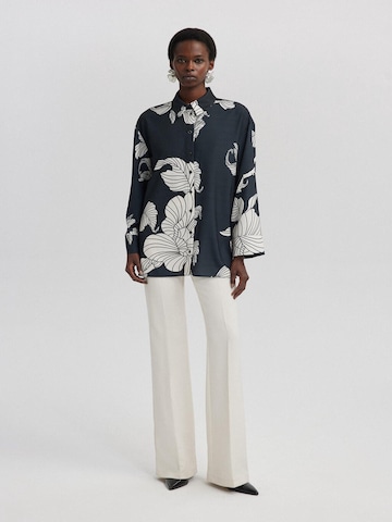 Touche Prive Shirt in Black: front