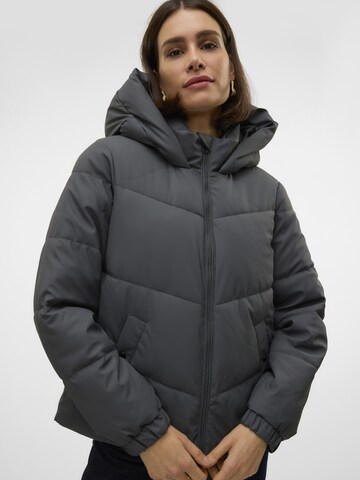 VERO MODA Winterjacke 'GRETAMIA' in Schwarz