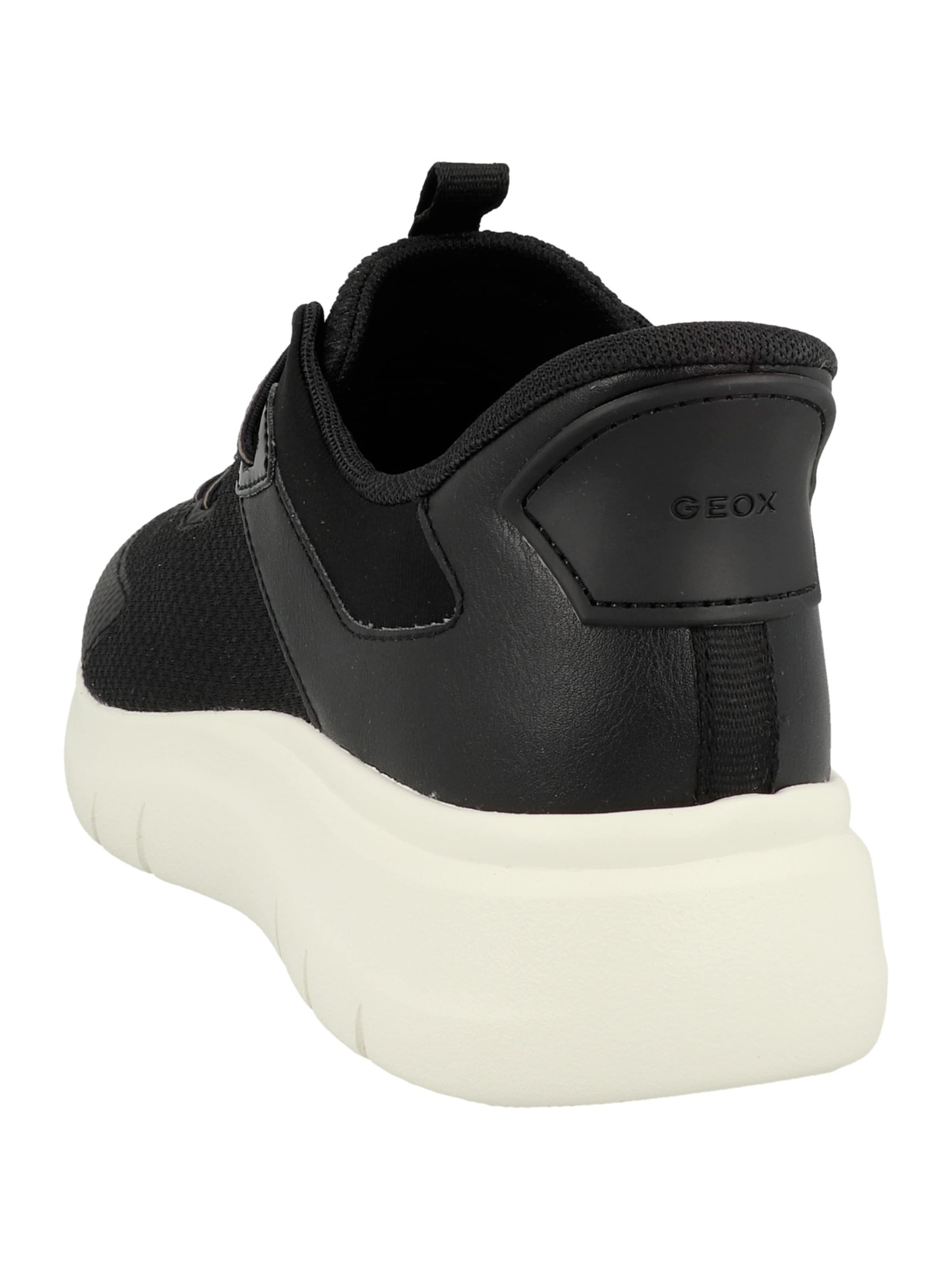 Sneaker bassa 'D Plummery Plus' di GEOX in nero