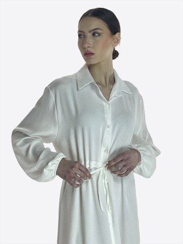 Elara Kleid in Weiß