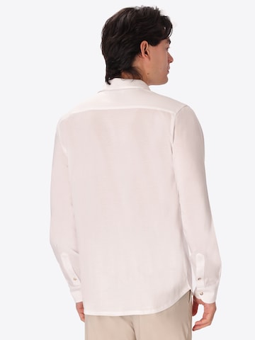 Distretto12 - Ajuste regular Camisa 'Menta' en blanco