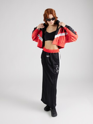 Nike Sportswear Демисезонная куртка в Красный