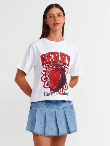 Dilvin - Camisa em branco: frente