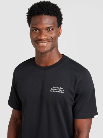 anerkjendt T-Shirt 'AKKIKKI' in Schwarz